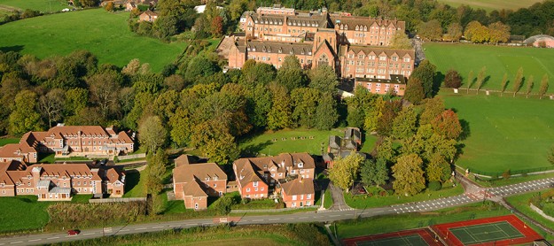 Ardingly College_Gebaeude_900x400 Heinemann internationale Schulberatung – Ardingly College