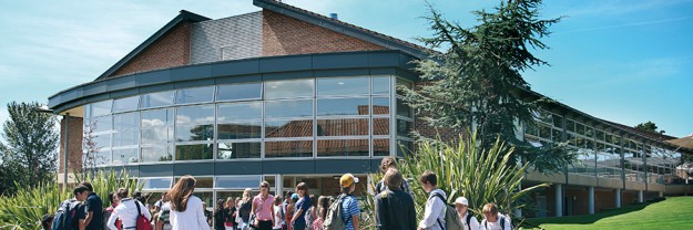 Schule_Millfield-English-Course_900x300_web Heinemann internationale Schulberatung – Schulgebäude Millfield English Language Holiday Courses